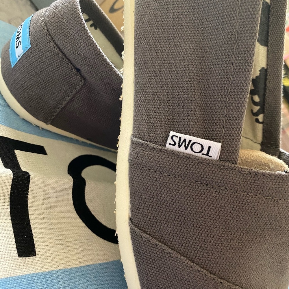 Toms Canvas Shoes